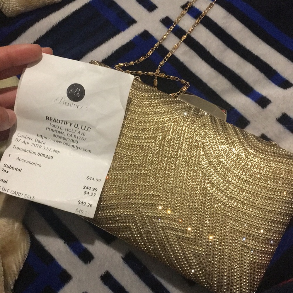 I’m selling this purse for 49$ - Picture 3 of 3